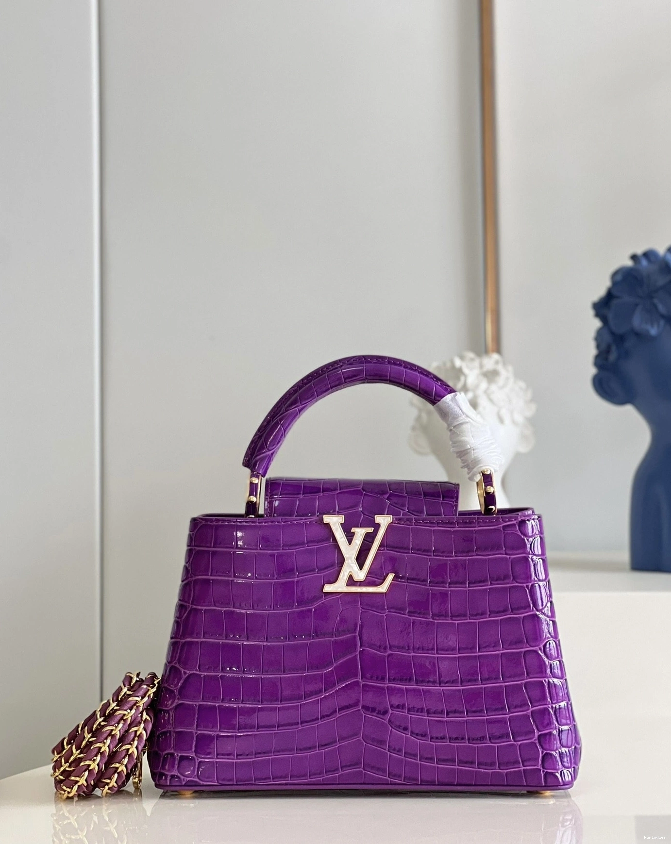 Rep ladies LOUIS BB VUITTON CAPUCINES 0810